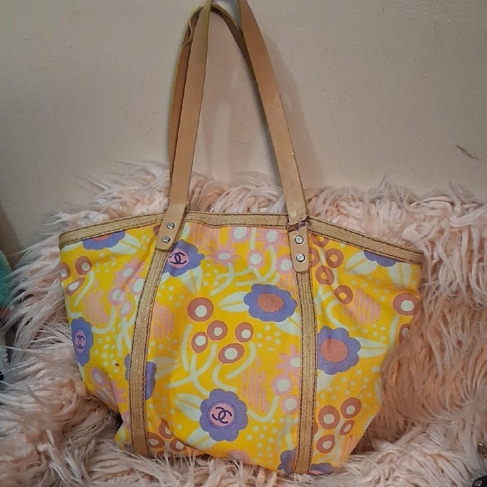CHANEL Yellow and Purple Floral Tote (STRAP IS BROKEN PROJECT BAG!) - Picture 11 of 16